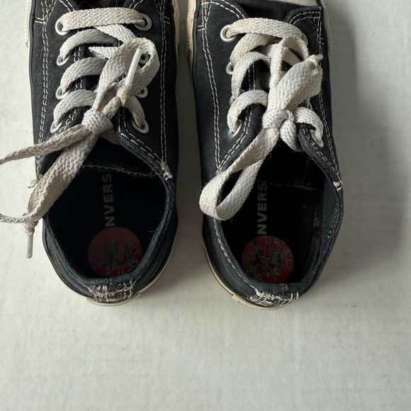 Converse All Star Youth Size 10 Black & White Chuck Taylor Sneakers - Picture 4 of 6